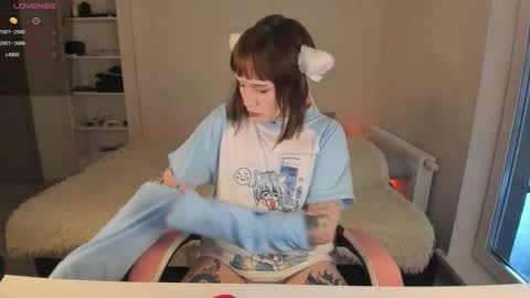 Snapshot of alice_moonshard chatting on 11, 10, 2025 Alice online show from 11, 10, 2025