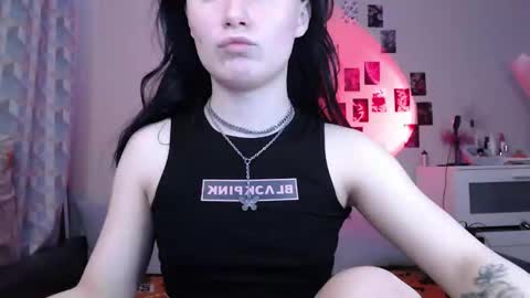 Snapshot of alice_perrez chatting on 4, 3, 2025 Alice and Mike online show from 4, 3, 2025