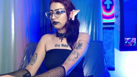 Snapshot of alice_phantom chatting on 5, 3, 2025 online show from 5, 3, 2025