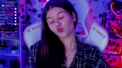 Snapshot of alice_tails chatting on 6, 5, 2026 Alice online show from 6, 5, 2026