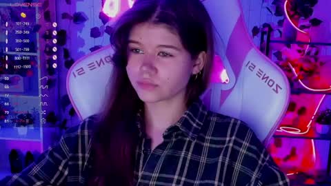 Snapshot of alice_tails chatting on 18, 5, 2026 Alice online show from 18, 5, 2026