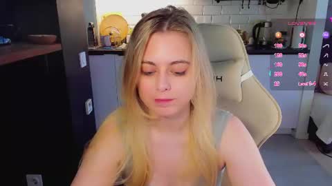 Snapshot of alice_wander chatting on 23, 6, 2026 Alice online show from 23, 6, 2026