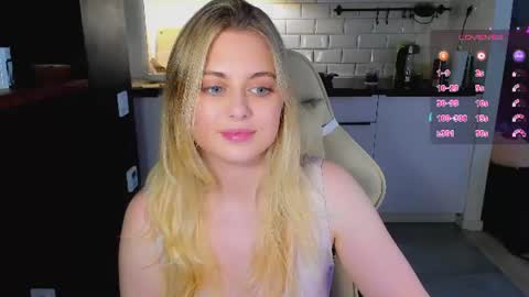 Snapshot of alice_wander chatting on 26, 6, 2026 Alice online show from 26, 6, 2026