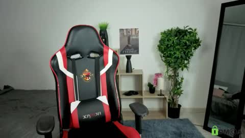 Snapshot of alice_whiteflower chatting on 28, 10, 2025 Alice online show from 28, 10, 2025