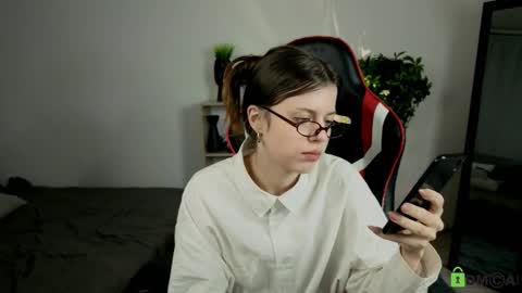 Snapshot of alice_whiteflower chatting on 29, 10, 2025 Alice online show from 29, 10, 2025