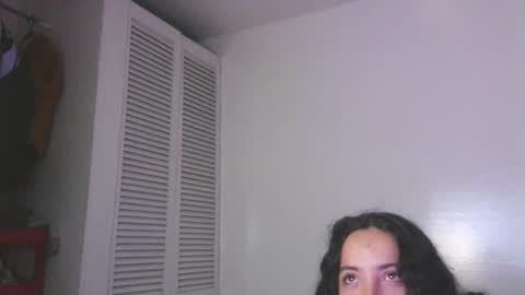 Snapshot of aliceclair_ chatting on 28, 10, 2025 aliceclair_ online show from 28, 10, 2025