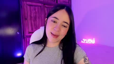 Snapshot of alicee_2 chatting on 19, 12, 2024 Aliceee .. 97YP9VWGZHrefnav wishlist lists 1 online show from 19, 12, 2024