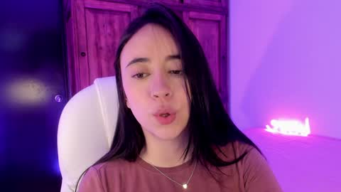 Snapshot of alicee_2 chatting on 20, 1, 2025 Aliceee .. 97YP9VWGZHrefnav wishlist lists 1 online show from 20, 1, 2025