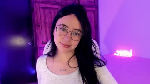 Snapshot of alicee_2 chatting on 4, 2, 2025 Aliceee .. 97YP9VWGZHrefnav wishlist lists 1 online show from 4, 2, 2025