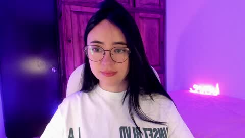 Snapshot of alicee_2 chatting on 7, 2, 2025 Aliceee .. 97YP9VWGZHrefnav wishlist lists 1 online show from 7, 2, 2025