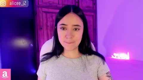 Snapshot of alicee_2 chatting on 17, 2, 2025 Aliceee .. 97YP9VWGZHrefnav wishlist lists 1 online show from 17, 2, 2025