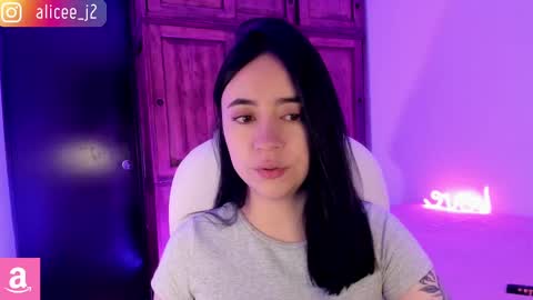 Snapshot of alicee_2 chatting on 17, 2, 2025 Aliceee .. 97YP9VWGZHrefnav wishlist lists 1 online show from 17, 2, 2025