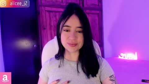 Snapshot of alicee_2 chatting on 19, 2, 2025 Aliceee .. 97YP9VWGZHrefnav wishlist lists 1 online show from 19, 2, 2025
