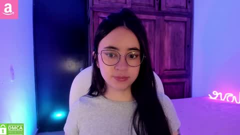 Snapshot of alicee_2 chatting on 24, 9, 2025 Aliceee .. 97YP9VWGZHrefnav wishlist lists 1 online show from 24, 9, 2025