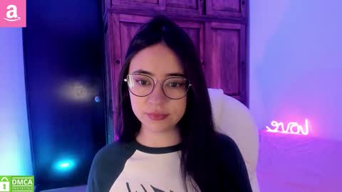Snapshot of alicee_2 chatting on 15, 10, 2025 Aliceee .. 97YP9VWGZHrefnav wishlist lists 1 online show from 15, 10, 2025