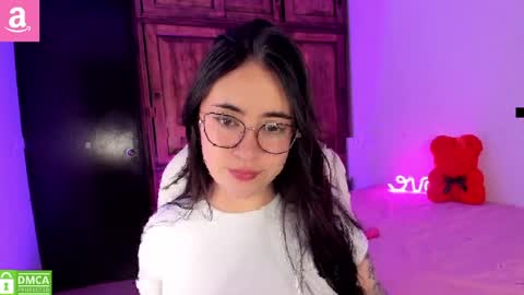 Snapshot of alicee_2 chatting on 3, 4, 2026 Aliceee .. 97YP9VWGZHrefnav wishlist lists 1 online show from 3, 4, 2026