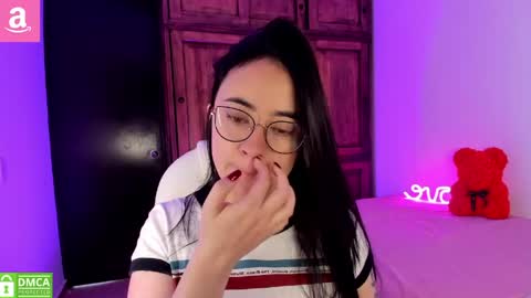 Snapshot of alicee_2 chatting on 8, 5, 2026 Aliceee .. 97YP9VWGZHrefnav wishlist lists 1 online show from 8, 5, 2026