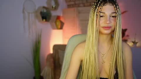 Alicee Kiss online show from 2, 1, 2025