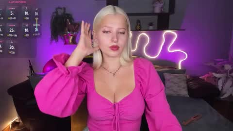 Snapshot of alicefreman chatting on 19, 9, 2025 Alice online show from 19, 9, 2025