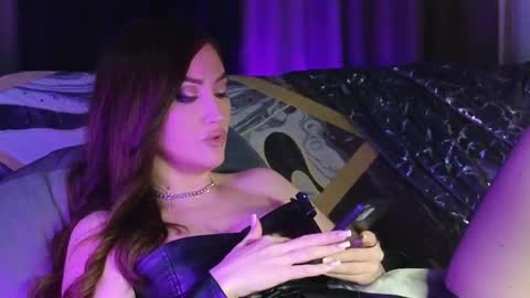 Snapshot of alicejameson chatting on 12, 9, 2025 alicejameson online show from 12, 9, 2025