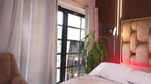 Alicia Lang online show from 4, 3, 2026