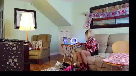 Snapshot of aliciadehart181 chatting on 21, 6, 2026 Alicia deHart Help me reach 1000 Followers. Its FREE online show from 21, 6, 2026