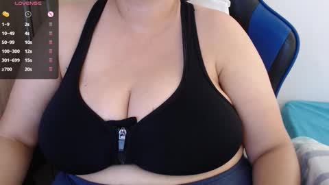 Snapshot of aliciaking_ chatting on 11, 9, 2025 of online show from 11, 9, 2025