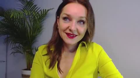 Snapshot of alicialux chatting on 6, 1, 2025 Alicia online show from 6, 1, 2025