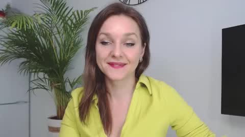 Snapshot of alicialux chatting on 7, 1, 2025 Alicia online show from 7, 1, 2025