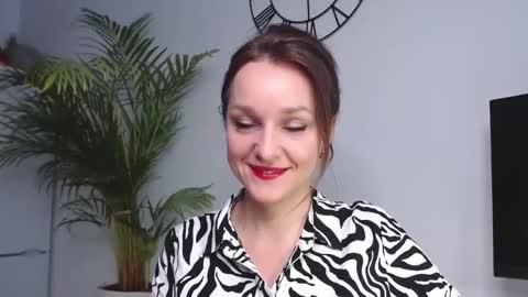 Snapshot of alicialux chatting on 8, 1, 2025 Alicia online show from 8, 1, 2025