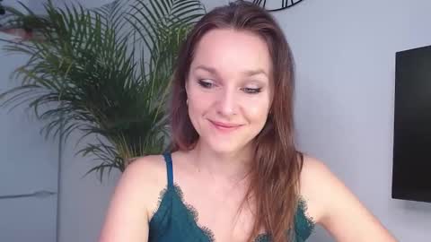 Snapshot of alicialux chatting on 4, 2, 2025 Alicia online show from 4, 2, 2025