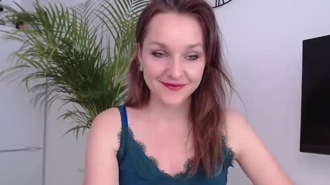 Snapshot of alicialux chatting on 4, 2, 2025 Alicia online show from 4, 2, 2025