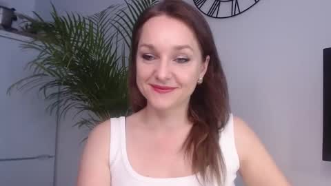 Snapshot of alicialux chatting on 5, 2, 2025 Alicia online show from 5, 2, 2025
