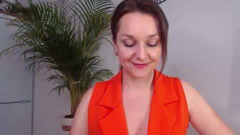 Snapshot of alicialux chatting on 6, 2, 2025 Alicia online show from 6, 2, 2025