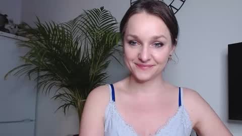 Snapshot of alicialux chatting on 12, 2, 2025 Alicia online show from 12, 2, 2025