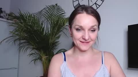 Snapshot of alicialux chatting on 12, 2, 2025 Alicia online show from 12, 2, 2025