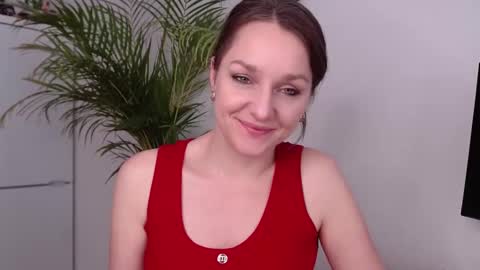 Snapshot of alicialux chatting on 4, 3, 2025 Alicia online show from 4, 3, 2025
