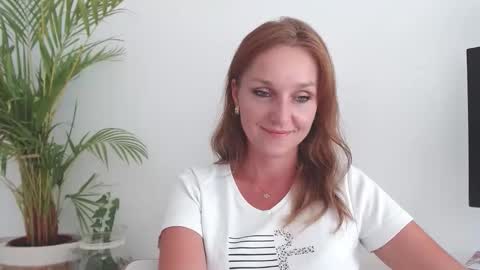 Snapshot of alicialux chatting on 10, 9, 2025 Alicia online show from 10, 9, 2025