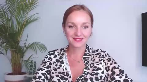 Snapshot of alicialux chatting on 12, 9, 2025 Alicia online show from 12, 9, 2025