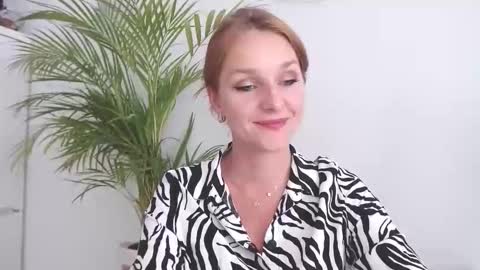 Snapshot of alicialux chatting on 29, 9, 2025 Alicia online show from 29, 9, 2025