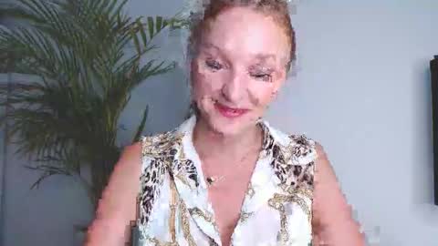 Snapshot of alicialux chatting on 1, 10, 2025 Alicia online show from 1, 10, 2025