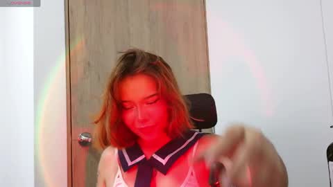 aliciia_23 online show from 16, 4, 2026