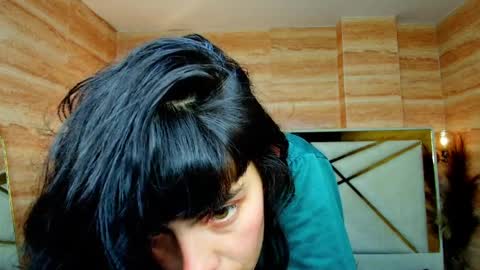 Snapshot of alie_martin_r chatting on 6, 4, 2026 Alie online show from 6, 4, 2026