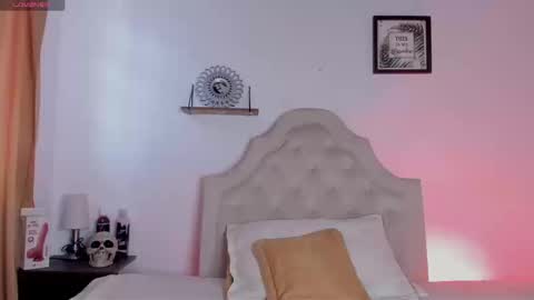 aliice_walker_ online show from 15, 9, 2025