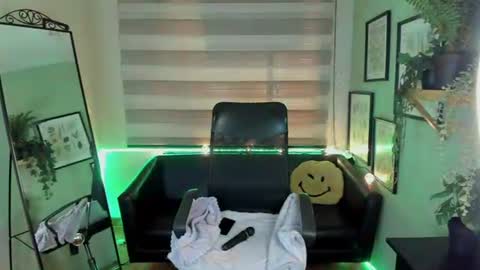 Snapshot of aliiz_01 chatting on 28, 6, 2026 Camii online show from 28, 6, 2026