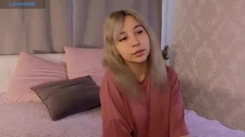 Snapshot of alika_leal chatting on 23, 9, 2025 Im Alika online show from 23, 9, 2025
