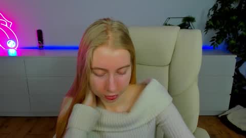 Snapshot of alina__blonde chatting on 19, 2, 2026 Alina online show from 19, 2, 2026
