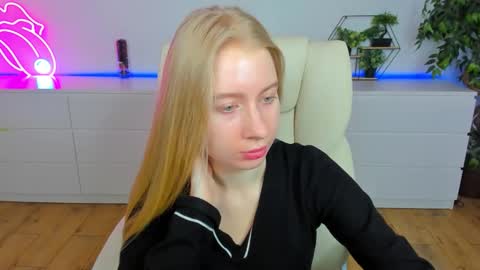 Snapshot of alina__blonde chatting on 22, 2, 2026 Alina online show from 22, 2, 2026