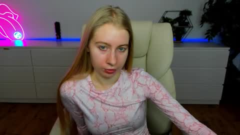Snapshot of alina__blonde chatting on 1, 3, 2026 Alina online show from 1, 3, 2026