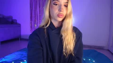 Snapshot of alina_lee_t chatting on 7, 10, 2025 Alina online show from 7, 10, 2025